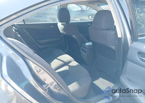 2010 Nissan Maxima 3.5 S z USA, uszkodzony, nr VIN 1N4AA5AP7AC865161